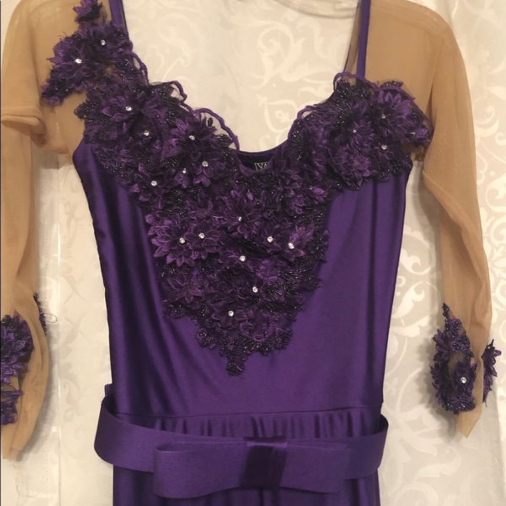 Bandage Style Gown - Picture 2 of 7